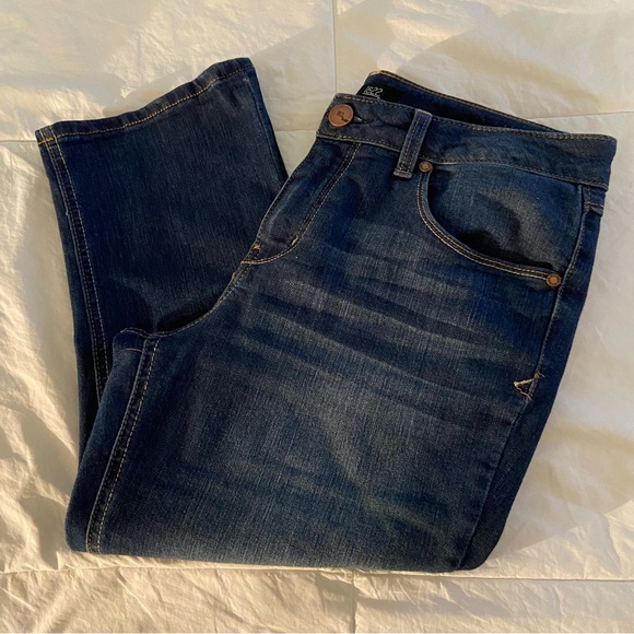 Capri Jeans - Picture 3 of 7